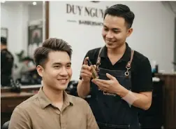 Phục Hồi Tóc Chuyên Nghiệp: 9 Dấu Hiệu Tóc Cần Treatment Tại Salon
